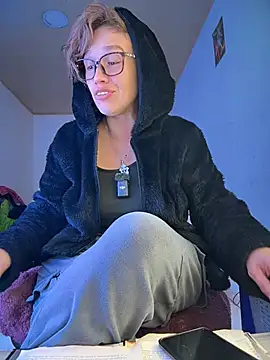 MARILYNKOVANOVA Adlı Modelin Canlı XXX Sohbeti