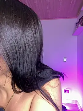 NandaVixen Chat XXX in diretta