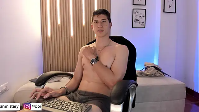 Dorianmistery2322_ Show Webcam