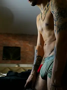 AlphaMasterXxx 라이브 XXX 채팅