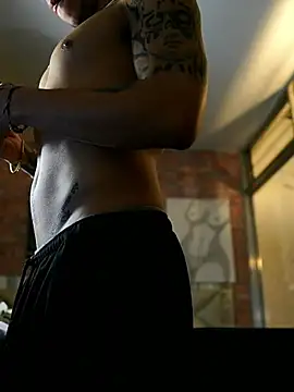 AlphaMasterXxx – Naživo XXX chat