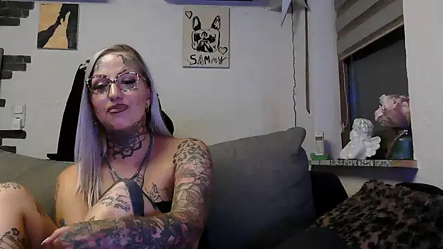 RoxxyInk Live XXX-Chat
