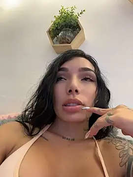 milasantana_ Adlı Modelin Canlı XXX Sohbeti