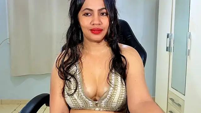 Chat +18 de FannyXhot ao vivo