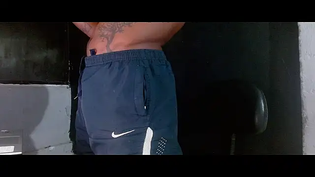 Larry-n-clouds' Live XXX Chat
