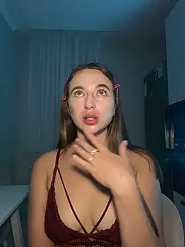 AlisaQSky Adlı Modelin Canlı XXX Sohbeti