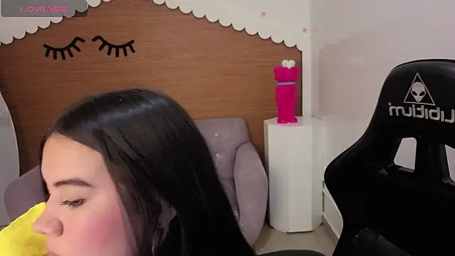 Chat +18 de valeria_ramirez_t ao vivo