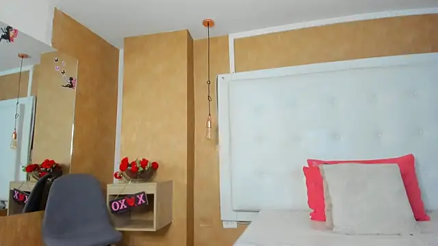 Heidy_milf élő XXX-chatje