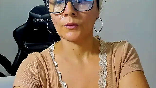 Sami_Hotie1's Live Chat Room