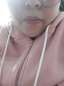 Elinaax Adlı Modelin Canlı XXX Sohbeti