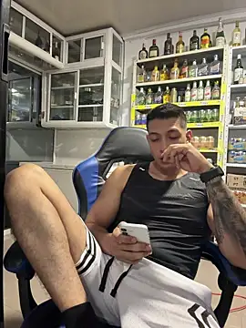 OliverWest04 Chat XXX in diretta