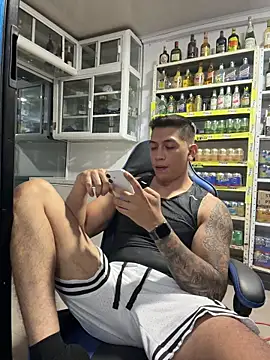 Chat +18 de OliverWest04 ao vivo