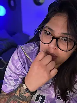 XXX chat uživo modela miacanela_xo