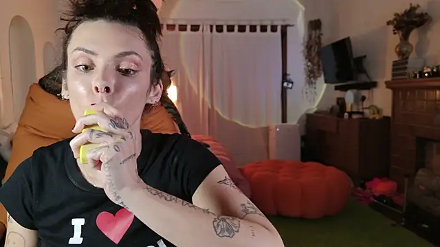 GennaJames Adlı Modelin Canlı XXX Sohbeti