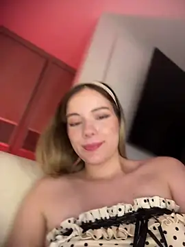 צ'אט XXX בשידור חי של NicoleCut