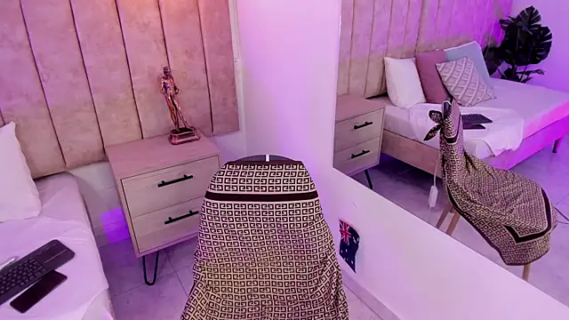 Chatroom XXX en direct de DinahCarter