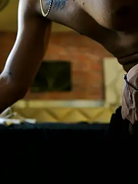 AlphaMasterXxx 라이브 XXX 채팅