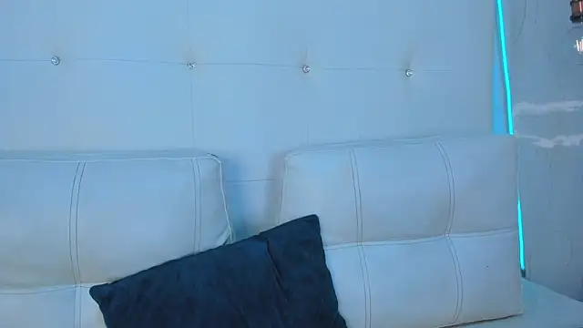 naomygomez_ Chat XXX in diretta