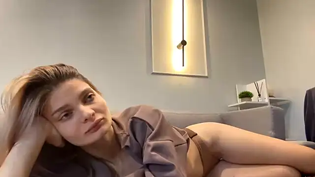 TomikoGiroux Chat XXX live