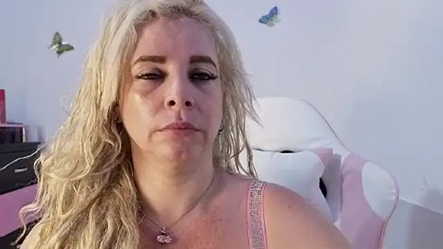 Chat soba uživo modela HannaBrave