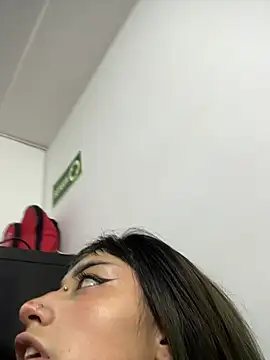 baby_akuma Adlı Modelin Canlı XXX Sohbeti