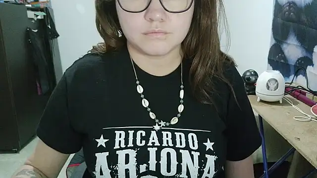 curly_greeneyed's Live XXX Chat