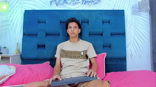 LatinPrince_ élő XXX-chatje