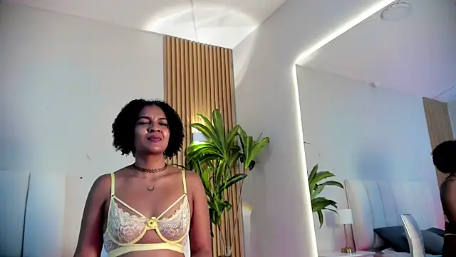 צ'אט XXX בשידור חי של paradissela__