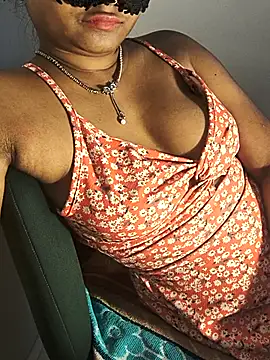DIRTYSECRET_QUEEN_07's Live XXX Chat