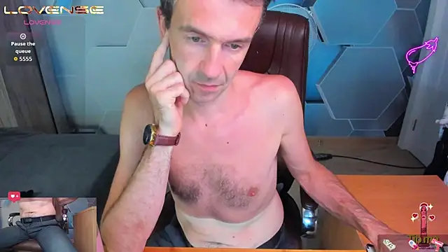 XXX chat uživo modela SteveTiger