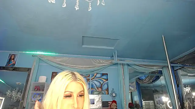 ADRIANNA_FOX Chat XXX in diretta