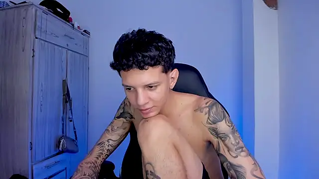 tylerrnova's Live XXX Chat