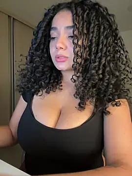 Curlyierr Chat XXX in diretta