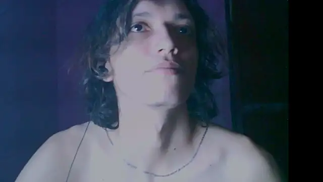 XXX chat uživo modela cherryuwu