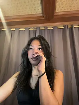 hugecock_tamira Adlı Modelin Canlı XXX Sohbeti