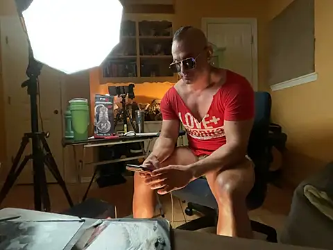 צ'אט XXX בשידור חי של daddydonkey84
