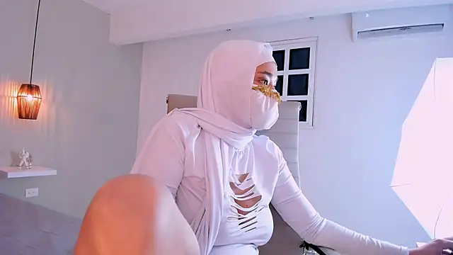 LittleNoor's Live XXX Chat