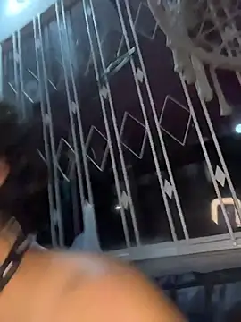 Chat +18 de ZahaRoseee ao vivo