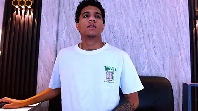 _Thiago12's Live XXX Chat