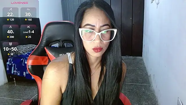 Онлайн чат XXX Emiliklauss22