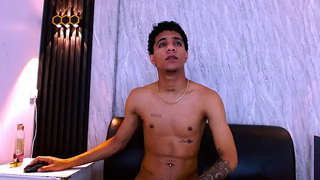 XXX chat uživo modela _Thiago12