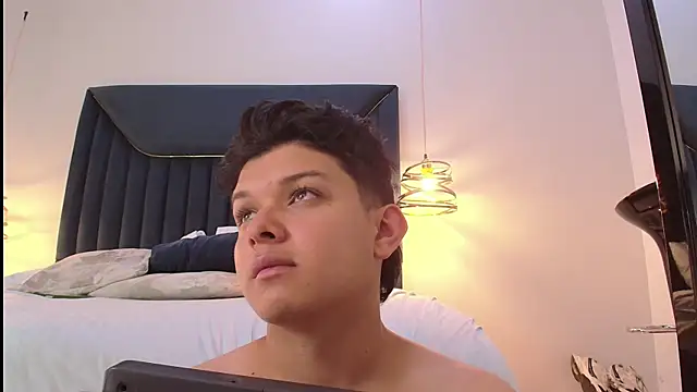 Chatroom XXX en direct de NathanBroks