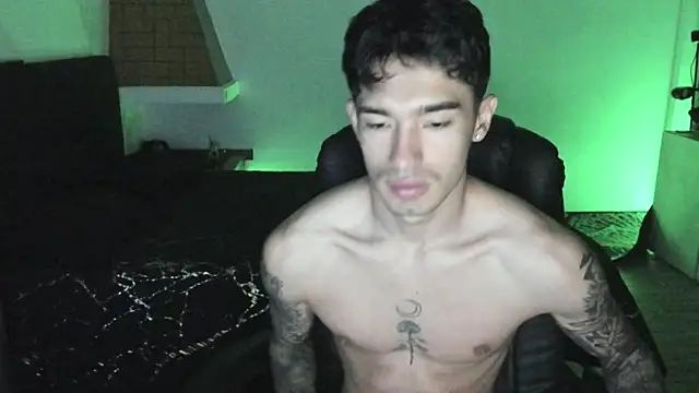 Damon__333 élő XXX-chatje