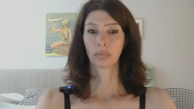 WhiteQueen888 Adlı Modelin Canlı XXX Sohbeti