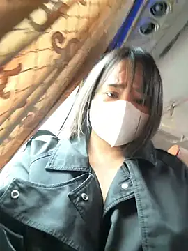 May-Squirt 现场XXX聊天