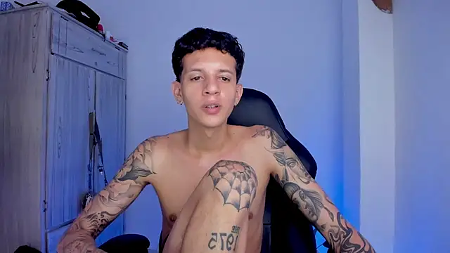 tylerrnova Adlı Modelin Canlı XXX Sohbeti