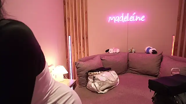 MadeleineSanez's Live XXX Chat