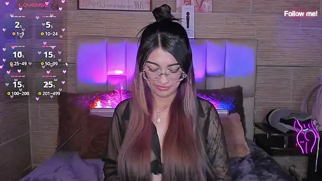 Živý XXX chat mia_devine_