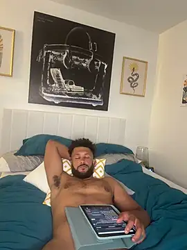 Chat +18 de HornyStr8Freak ao vivo