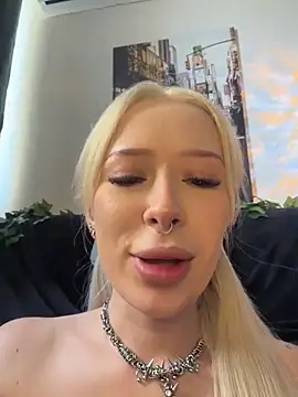 צ'אט XXX בשידור חי של MaryChanXO